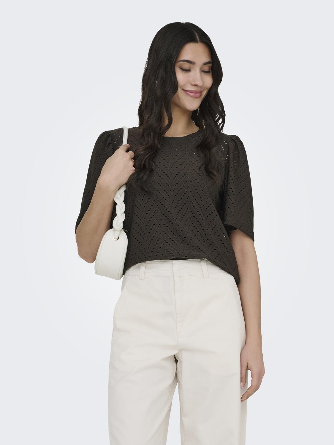 model_shot-front